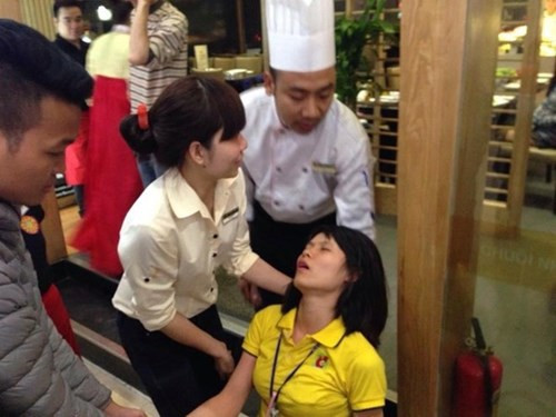 Một nữ nhân viên siêu thị Big C cũng bị ngất xỉu.