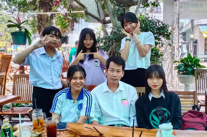 Thầy trò gặp lại nhau Thầy trò gặp lại nhau