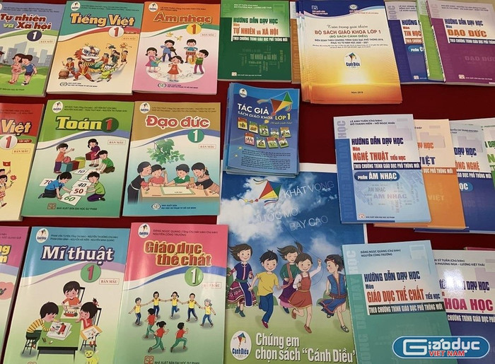 Hướng dẫn lựa chọn sách giáo khoa của Bộ sẽ làm tăng áp lực cho các nhà trường (Ảnh minh họa: Thùy Linh) Hướng dẫn lựa chọn sách giáo khoa của Bộ sẽ làm tăng áp lực cho các nhà trường (Ảnh minh họa: Thùy Linh)