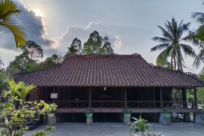 Ngôi nhà thời niên thiếu của Bác Tôn Ngôi nhà thời niên thiếu của Bác Tôn