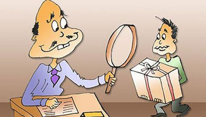 Nơi chúng tôi công tác rất hiếm chuyện giáo viên đi biếu quà Tết cho lãnh đạo nhà trường. (Ảnh minh họa: Baophapluat.vn)