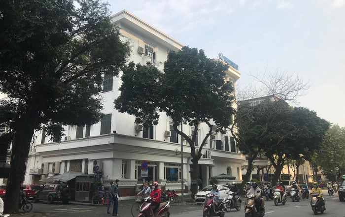 Việc đưa một số ngoài ở nước ngoài về cách ly tại Khách sạn Hòa Bình (nằm ngay tại ngã tư Lý Thường Kiệt, Ngô Quyền - quận Hoàn Kiếm) liệu có hợp lý. ảnh: Trúc Diệp. Việc đưa một số ngoài ở nước ngoài về cách ly tại Khách sạn Hòa Bình (nằm ngay tại ngã tư Lý Thường Kiệt, Ngô Quyền - quận Hoàn Kiếm) liệu có hợp lý. ảnh: Trúc Diệp.