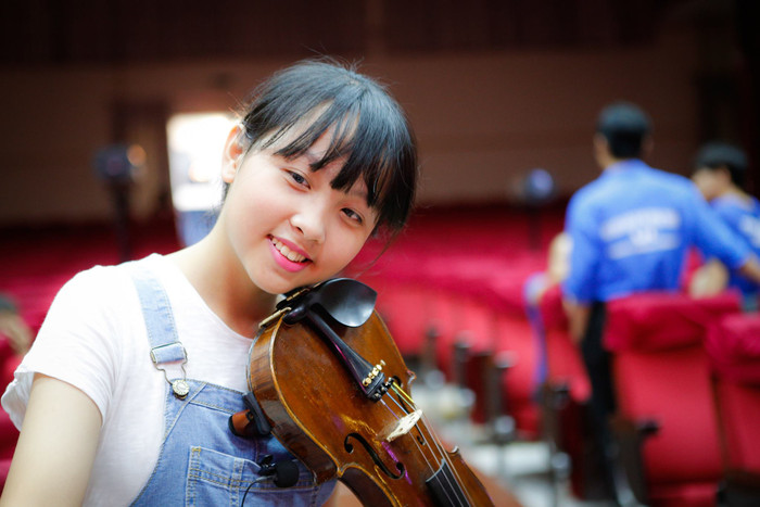 Lê Như Lan Minh - Cô bé đa tài, rất giỏi Violin, Piano, Toán học, Võ Thuật, Ngoại ngữ, Vẽ tranh... ảnh: NH. Lê Như Lan Minh - Cô bé đa tài, rất giỏi Violin, Piano, Toán học, Võ Thuật, Ngoại ngữ, Vẽ tranh... ảnh: NH.