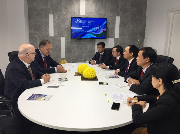 Lãnh đạo Petrovietnam làm việc với Lãnh đạo Rosneft. Lãnh đạo Petrovietnam làm việc với Lãnh đạo Rosneft.