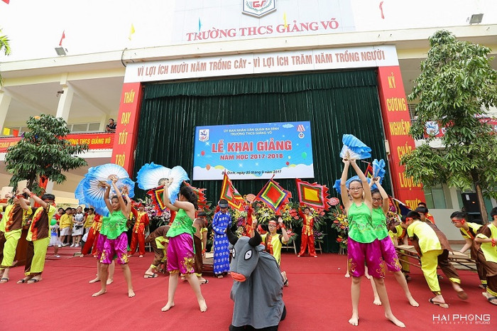 Không chỉ xuất sắc trong học tập, các học sinh của Trường Trung học Cơ sở Giảng Võ cũng rất giỏi các hoạt động văn hóa, văn nghệ. ảnh: Hải Phong. Không chỉ xuất sắc trong học tập, các học sinh của Trường Trung học Cơ sở Giảng Võ cũng rất giỏi các hoạt động văn hóa, văn nghệ. ảnh: Hải Phong.