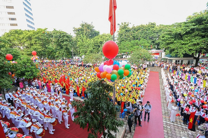 Trường Trung học Cơ sở Giảng Võ nổi tiếng là nơi phát huy rất tốt các thế mạnh mũi nhọn của từng học sinh (thành lập các câu lạc bộ phát triển chuyên sâu từng môn học), nhưng đồng thời cũng hoàn thành xuất sắc nhiệm vụ nâng cao chất lượng đại trả, phát triển kỹ năng cho từng học sinh. ảnh: Hải Phong. Trường Trung học Cơ sở Giảng Võ nổi tiếng là nơi phát huy rất tốt các thế mạnh mũi nhọn của từng học sinh (thành lập các câu lạc bộ phát triển chuyên sâu từng môn học), nhưng đồng thời cũng hoàn thành xuất sắc nhiệm vụ nâng cao chất lượng đại trả, phát triển kỹ năng cho từng học sinh. ảnh: Hải Phong.