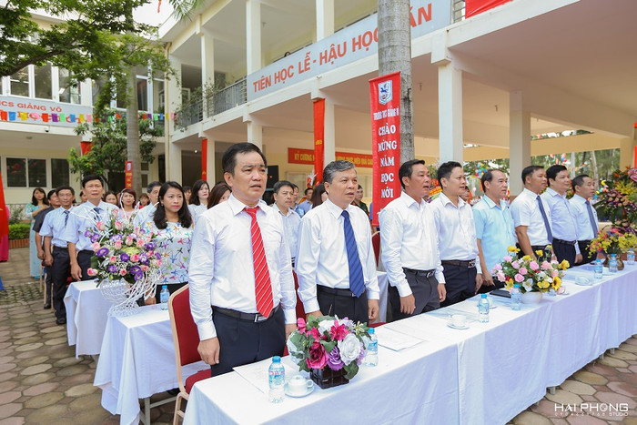Để hoàn thành nhiệm vụ năm học, Nhà trường sẽ triển khai đồng bộ các giải pháp: Tiếp tục triển khai nghiêm túc, có hiệu quả các cuộc vận động: "Học tập và làm theo tấm gương đạo đức Hồ Chí Minh", "Mỗi thầy cô giáo là tấm gương đạo đức, tự học và sáng tạo gắn với cuộc vận động "Xây dựng nhà trường văn hóa - Nhà giáo mẫu mực - Học sinh thanh lịch". ảnh: Hải Phong. Để hoàn thành nhiệm vụ năm học, Nhà trường sẽ triển khai đồng bộ các giải pháp: Tiếp tục triển khai nghiêm túc, có hiệu quả các cuộc vận động: "Học tập và làm theo tấm gương đạo đức Hồ Chí Minh", "Mỗi thầy cô giáo là tấm gương đạo đức, tự học và sáng tạo gắn với cuộc vận động "Xây dựng nhà trường văn hóa - Nhà giáo mẫu mực - Học sinh thanh lịch". ảnh: Hải Phong.