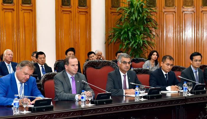 Các nhà đầu tư nước ngoài cho biết rất quan tâm và đang tìm hiểu, đầu tư vào Việt Nam. ảnh: vgp.