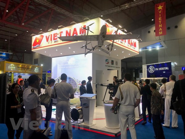Gian hàng Việt Nam tại Hội chợ và Triển lãm quốc tế về quốc phòng Indonesia 2018. ảnh: TTXVN. Gian hàng Việt Nam tại Hội chợ và Triển lãm quốc tế về quốc phòng Indonesia 2018. ảnh: TTXVN.