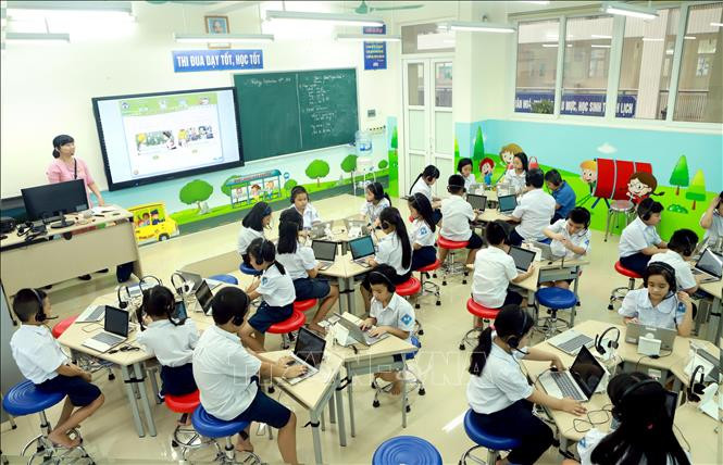 Việc huy động các nguồn lực của xã hội là việc làm cần thiết của mỗi nhà trường góp phần quan trọng trong việc tăng cường cơ sở vật chất và hỗ trợ các hoạt động giáo dục (Ảnh minh họa: TTXVN). Việc huy động các nguồn lực của xã hội là việc làm cần thiết của mỗi nhà trường góp phần quan trọng trong việc tăng cường cơ sở vật chất và hỗ trợ các hoạt động giáo dục (Ảnh minh họa: TTXVN).