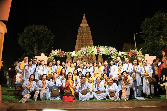 Các khách hàng của Vietravel vãn cảnh xứ người. Các khách hàng của Vietravel vãn cảnh xứ người.