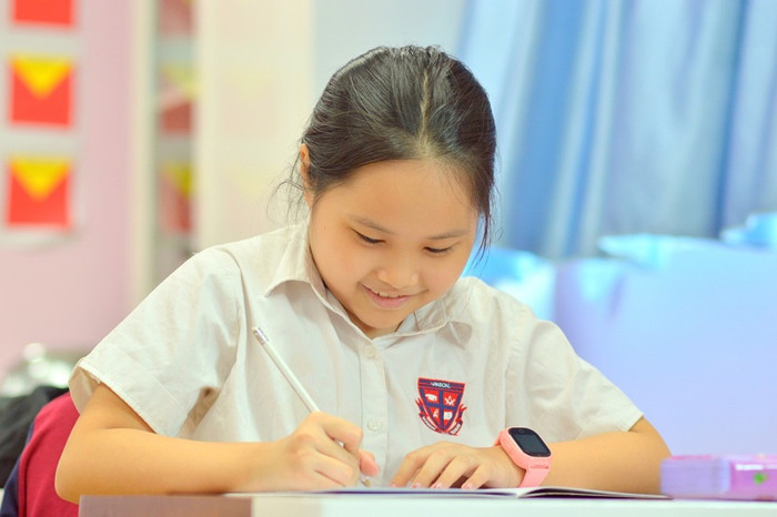 Các bạn học tri ân thầy cô giáo thông qua cuộc thi Sáng tác về thầy cô. Các bạn học tri ân thầy cô giáo thông qua cuộc thi Sáng tác về thầy cô.