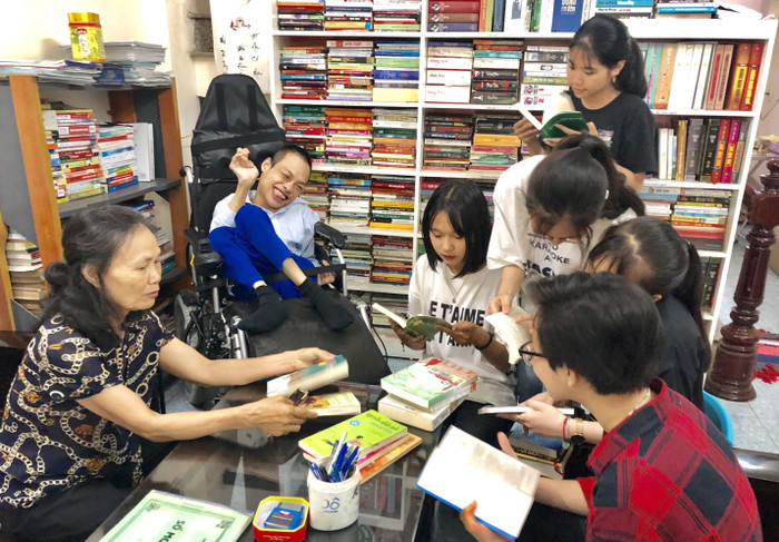 Không gian đọc thu hút nhiều bạn trẻ đến đọc sách. Không gian đọc thu hút nhiều bạn trẻ đến đọc sách.