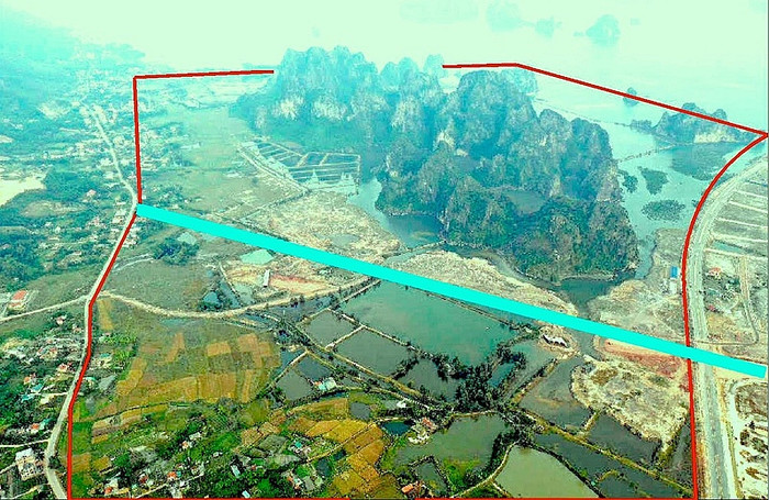 Ranh giới dự án Tổ hợp du lịch nghỉ dưỡng giải trí cao cấp, sân golf và khu dân cư Mon Bay Vân Đồn màu đỏ chưa công khai thi công hạng mục nào. Ranh giới dự án Tổ hợp du lịch nghỉ dưỡng giải trí cao cấp, sân golf và khu dân cư Mon Bay Vân Đồn màu đỏ chưa công khai thi công hạng mục nào.