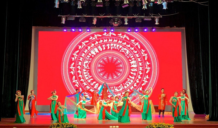 Đội ngũ cán bộ, giáo viên trường Pascal không ngừng phấn đấu vươn lên trong giảng dạy cũng như trong các hoạt động văn hóa, thể thao. Đội ngũ cán bộ, giáo viên trường Pascal không ngừng phấn đấu vươn lên trong giảng dạy cũng như trong các hoạt động văn hóa, thể thao.