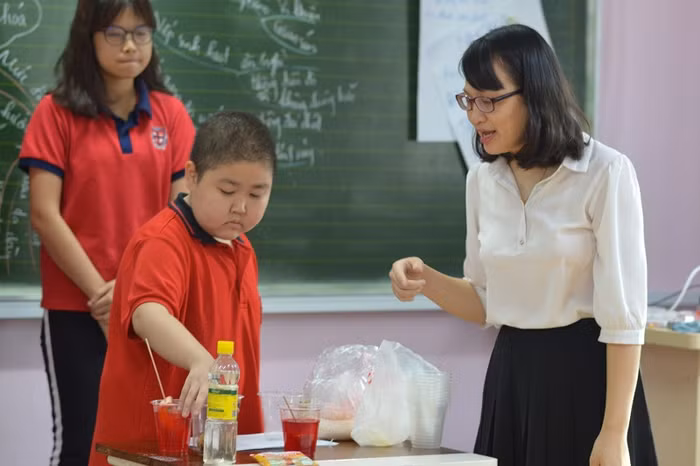 Các thầy cô giáo trường Pascal tham gia các tiết dạy Hội giảng, thi đua chào mừng ngày Nhà giáo Việt Nam 20/11. Các thầy cô giáo trường Pascal tham gia các tiết dạy Hội giảng, thi đua chào mừng ngày Nhà giáo Việt Nam 20/11.