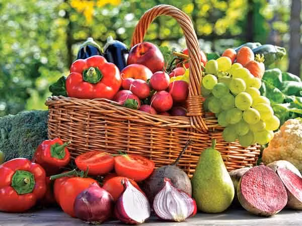 Một số loại trái cây và rau củ nên ăn vào mùa đông (Ảnh: theo boldsky).