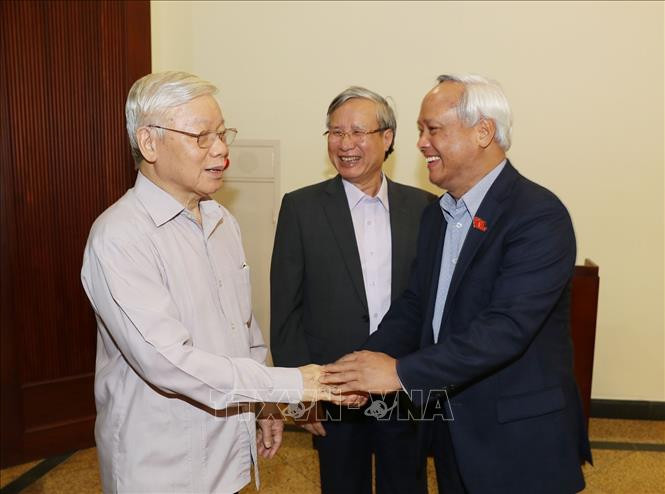 Tổng Bí thư, Chủ tịch nước Nguyễn Phú Trọng với các đồng chí thành viên Ban Chỉ đạo Trung ương về phòng, chống tham nhũng. Ảnh: Trí Dũng/TTXVN