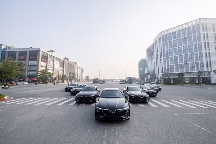 Đoàn xe VinFast phục vụ Hội nghị ASEAN 2020 chính thức lăn bánh thực hiện nhiệm vụ. Đoàn xe VinFast phục vụ Hội nghị ASEAN 2020 chính thức lăn bánh thực hiện nhiệm vụ.