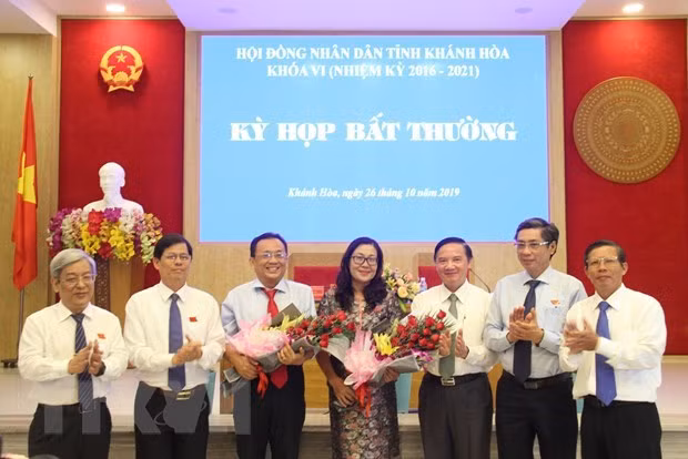 Ông Lê Hữu Hoàng (người thứ 3 bên trái sang). Ảnh: Tiên Minh/TTXVN