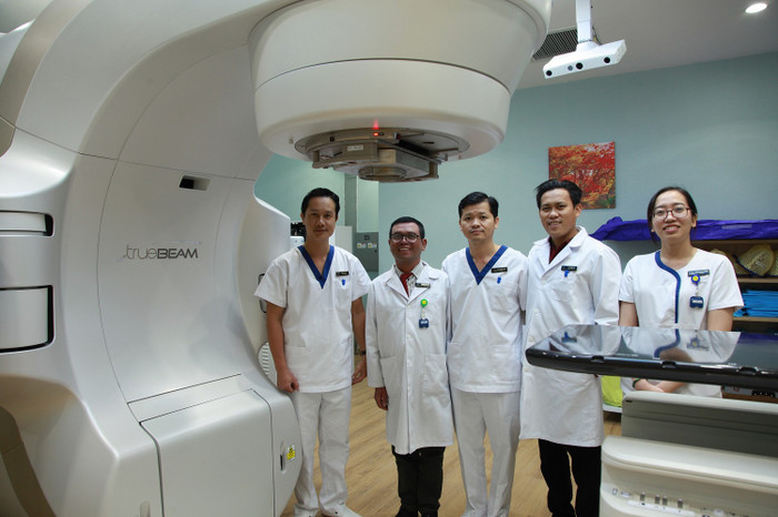 Khoa Ung bướu – Bệnh viện Vinmec Central Park sở hữu hệ thống máy xạ trịTruebeam hiện đại hàng đầu Đông Nam Á có khả năng thực hiện các phương pháp xạ trị tân tiến, hiệu quả. Khoa Ung bướu – Bệnh viện Vinmec Central Park sở hữu hệ thống máy xạ trịTruebeam hiện đại hàng đầu Đông Nam Á có khả năng thực hiện các phương pháp xạ trị tân tiến, hiệu quả.