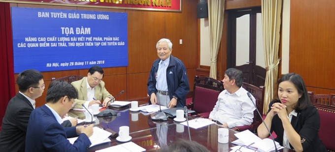 Các đại biểu thảo luận tại Tọa đàm. Các đại biểu thảo luận tại Tọa đàm.