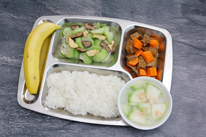 Khẩu phần ăn đảm bảo cân bằng dinh dưỡng, phối hợp đa dạng nhiều loại thực phẩm được chuẩn bị theo phần mềm Dự án. Khẩu phần ăn đảm bảo cân bằng dinh dưỡng, phối hợp đa dạng nhiều loại thực phẩm được chuẩn bị theo phần mềm Dự án.