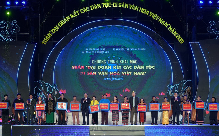 Thủ tướng khai mạc Tuần “Đại đoàn kết các dân tộc - Di sản Văn hoá Việt Nam”. Thủ tướng khai mạc Tuần “Đại đoàn kết các dân tộc - Di sản Văn hoá Việt Nam”.