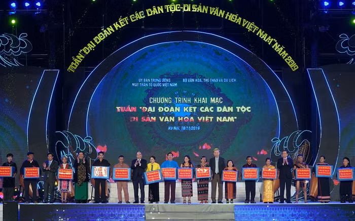 Thủ tướng khai mạc Tuần “Đại đoàn kết các dân tộc - Di sản Văn hoá Việt Nam”.