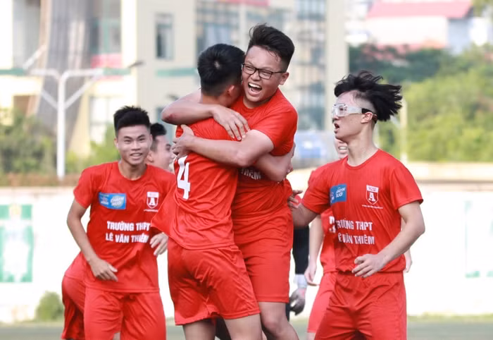 Trung học phổ thông Ngô Sỹ Liên giành quyền vào chơi trận chung kết sau loạt thắng luân lưu. Trung học phổ thông Ngô Sỹ Liên giành quyền vào chơi trận chung kết sau loạt thắng luân lưu.