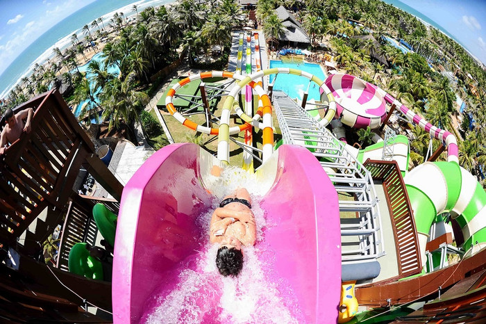 Các trò chơi hiện đại nhất Đông Nam Á tại Aquatopia Water Park. Các trò chơi hiện đại nhất Đông Nam Á tại Aquatopia Water Park.