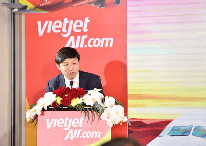 Ông Nguyễn Thanh Hùng, Phó chủ tịch Hội đồng quản trị Vietjet công bố 2 đường bay kết nối Bangkok và Chiangrai đến tỉnh Udon Thani của Thái Lan. Ông Nguyễn Thanh Hùng, Phó chủ tịch Hội đồng quản trị Vietjet công bố 2 đường bay kết nối Bangkok và Chiangrai đến tỉnh Udon Thani của Thái Lan.