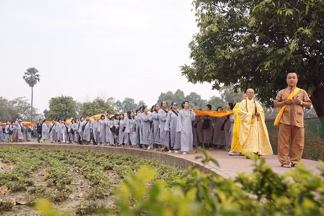 Khách sạn ngay bên các thánh địa Phật giáo, có thể đi bộ đi tham quan.