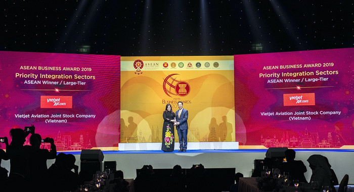 Giải thưởng được trao tặng trong khuôn khổ Hội nghị cấp cao ASEAN tại Thái Lan. Giải thưởng được trao tặng trong khuôn khổ Hội nghị cấp cao ASEAN tại Thái Lan.