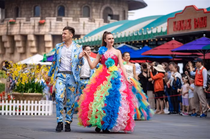 Vũ hội Ánh dương trên đỉnh Bà Nà. Vũ hội Ánh dương trên đỉnh Bà Nà.