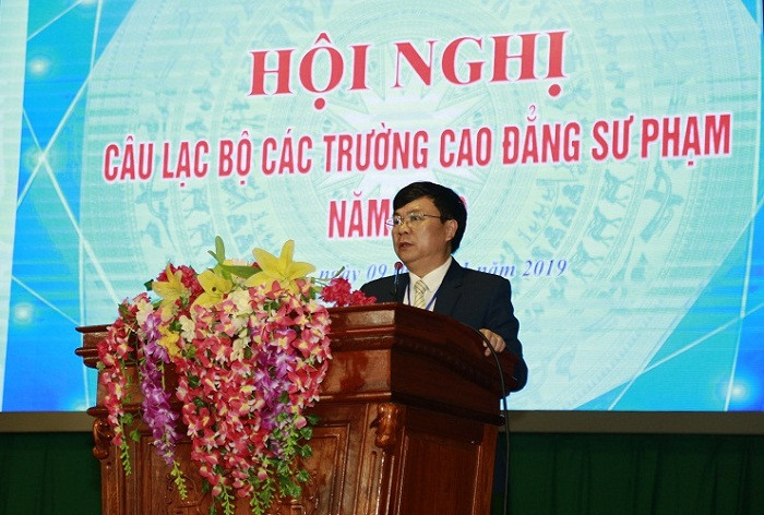 Phó giáo sư, Tiến sĩ Lưu Tiến Hưng - Bí thư Đảng ủy, Hiệu trưởng Trường cao đẳng Sư phạm Nghệ An phát biểu tại Hội nghị. Phó giáo sư, Tiến sĩ Lưu Tiến Hưng - Bí thư Đảng ủy, Hiệu trưởng Trường cao đẳng Sư phạm Nghệ An phát biểu tại Hội nghị.