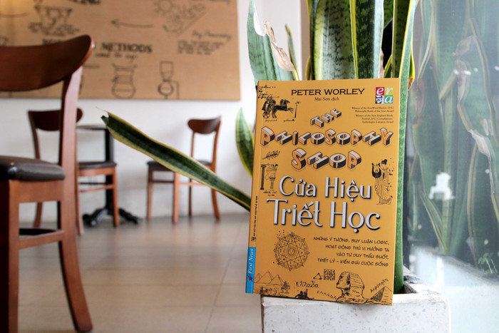 Cửa hiệu Triết học đã nhận được giải Education Resources Award tại Best Educational Book năm 2012. Giành chiến thắng tại New England Book Festival 2012 cho hạng mục Compilations / Anthology. Và thắng chung cuộc giải ForeWord Review Book năm 2012. Cửa hiệu Triết học đã nhận được giải Education Resources Award tại Best Educational Book năm 2012. Giành chiến thắng tại New England Book Festival 2012 cho hạng mục Compilations / Anthology. Và thắng chung cuộc giải ForeWord Review Book năm 2012.