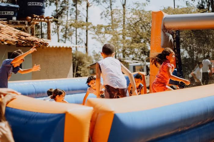 Bố mẹ cần tạo điều kiện cho trẻ được tự do vận động. Bố mẹ cần tạo điều kiện cho trẻ được tự do vận động.