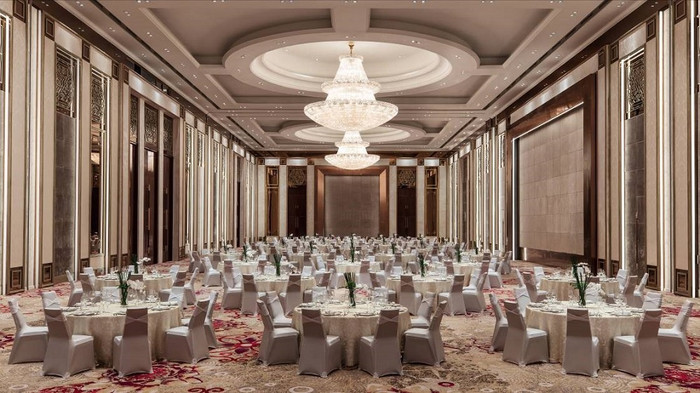 Phòng Hội nghị Grand Ballroom với trần cao nhất Việt Nam. Phòng Hội nghị Grand Ballroom với trần cao nhất Việt Nam.