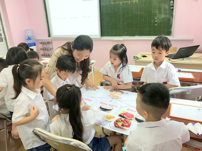 Tình yêu thương của các thầy cô dành cho học sinh luôn ngập tràn ở Trường tiểu học – trung học cơ sở Pascal. Tình yêu thương của các thầy cô dành cho học sinh luôn ngập tràn ở Trường tiểu học – trung học cơ sở Pascal.