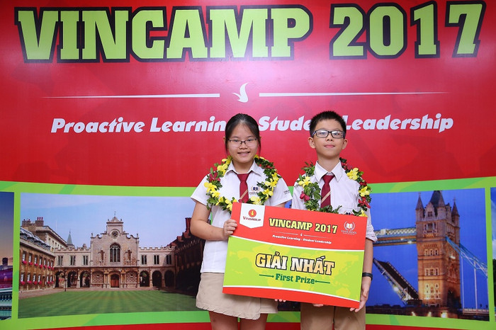 Hiền Anh - Quang Trung giành giải Nhất, trở thành 2 trong số 30 thí sinh xuất sắc nhất VinCamp 2017 dự Trại hè quốc tế kéo dài 10 ngày tại Anh quốc trong tháng 7/2017. Hiền Anh - Quang Trung giành giải Nhất, trở thành 2 trong số 30 thí sinh xuất sắc nhất VinCamp 2017 dự Trại hè quốc tế kéo dài 10 ngày tại Anh quốc trong tháng 7/2017.