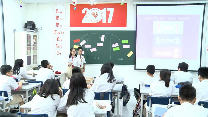 Hiền Anh - Quang Trung đưa chủ đề xâm hại tình dục vào giờ kỹ năng sống tại Vinschool và các buổi sinh hoạt đầu tuần của trường để cùng nhau thảo luận. Hiền Anh - Quang Trung đưa chủ đề xâm hại tình dục vào giờ kỹ năng sống tại Vinschool và các buổi sinh hoạt đầu tuần của trường để cùng nhau thảo luận.