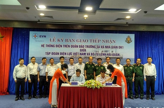 Lễ ký bàn giao hệ thống điện trên quần đảo Trường Sa và nhà giàn DK1 giữa Tập đoàn Điện lực Việt Nam và Bộ Tư lệnh Hải quân. Lễ ký bàn giao hệ thống điện trên quần đảo Trường Sa và nhà giàn DK1 giữa Tập đoàn Điện lực Việt Nam và Bộ Tư lệnh Hải quân.