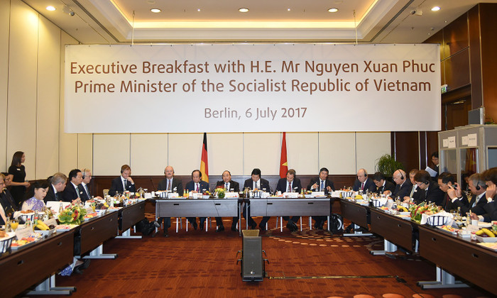 Thủ tướng Nguyễn Xuân Phúc đối thoại với các doanh nghiệp Đức. ảnh: vgp. Thủ tướng Nguyễn Xuân Phúc đối thoại với các doanh nghiệp Đức. ảnh: vgp.