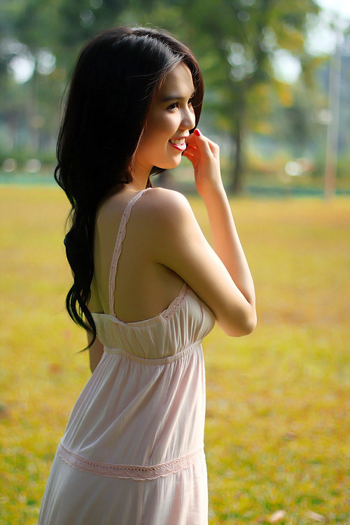 Những chiếc váy dài màu nude với đường xẻ cao sẽ giúp ngày hè của Ngọc Trinh thêm mát lành Những chiếc váy dài màu nude với đường xẻ cao sẽ giúp ngày hè của Ngọc Trinh thêm mát lành