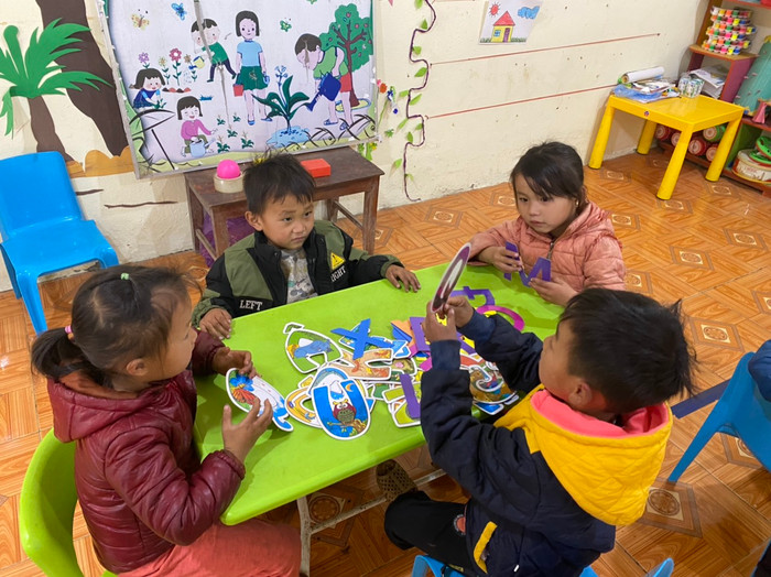 Hoạt động học chữ của trẻ mầm non điểm trường Sà Lủng. (Ảnh: Nhân vật cung cấp). Hoạt động học chữ của trẻ mầm non điểm trường Sà Lủng. (Ảnh: Nhân vật cung cấp).