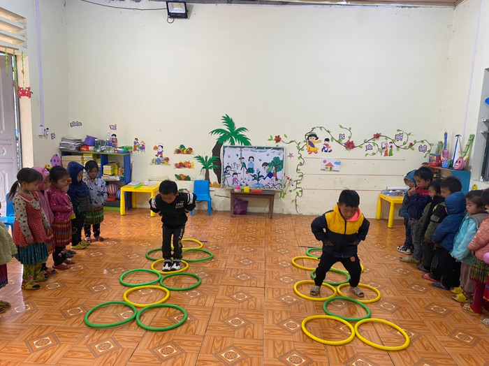 Học sinh điểm trường Sà Lủng chơi trò chơi. (Ảnh: Nhân vật cung cấp). Học sinh điểm trường Sà Lủng chơi trò chơi. (Ảnh: Nhân vật cung cấp).