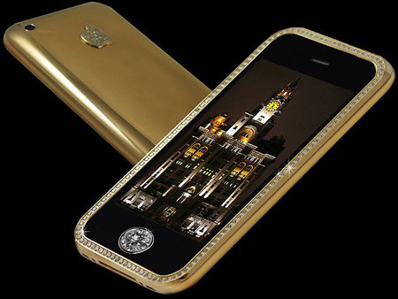 Goldstricker iPhone 3GS Supreme: iPhone 3GS Supreme nổi bật với bộ vỏ được làm từ 271 gam vàng 22K, xung quanh màn hình được đính 53 viên kim cương. Phím Home nổi bật với 1 viên kim cương nặng 7,1 cara. Chưa hết, hộp đựng iPhone 3GS Supreme cũng không phải loại thường, nó được chế tác từ granit nguyên khối, trang trí thêm bằng vàng Kashmir và bên trong được bọc bằng lớp da thượng hạng của Nubuck. Giá bán: 3,2 triệu USD. Goldstricker iPhone 3GS Supreme: iPhone 3GS Supreme nổi bật với bộ vỏ được làm từ 271 gam vàng 22K, xung quanh màn hình được đính 53 viên kim cương. Phím Home nổi bật với 1 viên kim cương nặng 7,1 cara. Chưa hết, hộp đựng iPhone 3GS Supreme cũng không phải loại thường, nó được chế tác từ granit nguyên khối, trang trí thêm bằng vàng Kashmir và bên trong được bọc bằng lớp da thượng hạng của Nubuck. Giá bán: 3,2 triệu USD.