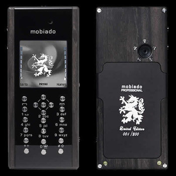 Mobiado Professional EM: là chiếc điện thoại làm từ gỗ với kiểu dáng hao dao giống điện thoại của Nokia. Mobiado Professional EM là điện thoại đầu tiên của hãng có các phím bấm được làm từ titanium. Modiado chỉ sản xuất 200 phiên bản và mỗi chiếc điện thoại được khắc số phía sau thân máy. Giá bán 1.900 USD Mobiado Professional EM: là chiếc điện thoại làm từ gỗ với kiểu dáng hao dao giống điện thoại của Nokia. Mobiado Professional EM là điện thoại đầu tiên của hãng có các phím bấm được làm từ titanium. Modiado chỉ sản xuất 200 phiên bản và mỗi chiếc điện thoại được khắc số phía sau thân máy. Giá bán 1.900 USD