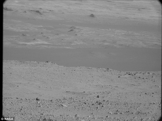 Nasa không cung cấp thông tin gì về hình ảnh nhưng đã hứa công bố từng bức ảnh một từ hành tinh Đỏ ở một góc độ đặc biệt.